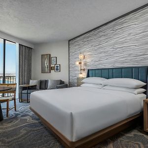 1 King Bed Marina Tower Deluxe Guest Room
